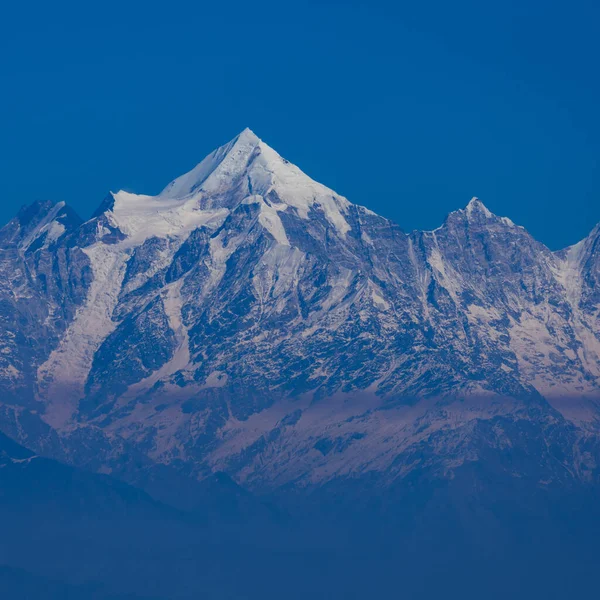 著名的南达 德维峰与潘查古里峰的景色 — 图库照片