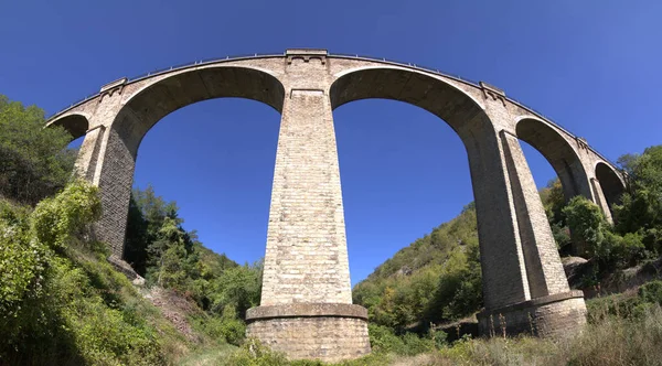 Puente Piedra Del Tren Las Montañas Cerca Del Pueblo Bunovo — Foto de Stock