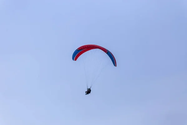Paraplaners Aire Con Hermoso Cielo Azul Clounds Fondo —  Fotos de Stock