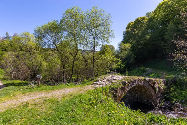 Brücke Über Den Fotinska Fluss Der Nähe Des Fußweges Den — Stockfoto