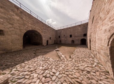 Bulgaristan 'ın Vidin kenti yakınlarındaki Tuna Nehri üzerindeki korunmuş ortaçağ kalesi Baba Vida