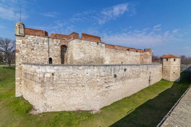 Bulgaristan 'ın Vidin kenti yakınlarındaki Tuna Nehri üzerindeki korunmuş ortaçağ kalesi Baba Vida