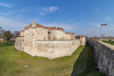 Bulgaristan 'ın Vidin kenti yakınlarındaki Tuna Nehri üzerindeki korunmuş ortaçağ kalesi Baba Vida