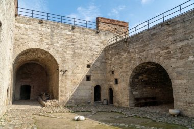 Bulgaristan 'ın Vidin kenti yakınlarındaki Tuna Nehri üzerindeki korunmuş ortaçağ kalesi Baba Vida