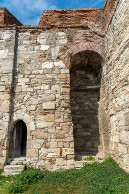 Bulgaristan 'ın Vidin kenti yakınlarındaki Tuna Nehri üzerindeki korunmuş ortaçağ kalesi Baba Vida