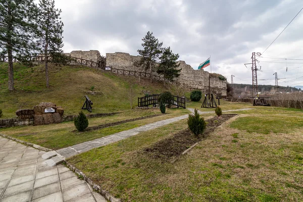 Руїни Середньовічної Кам Яної Фортеці Калето Розташованої Недалеко Від Міста — стокове фото