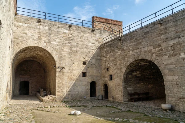 Bulgaristan 'ın Vidin kenti yakınlarındaki Tuna Nehri üzerindeki korunmuş ortaçağ kalesi Baba Vida