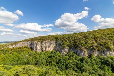 Bulgaristan 'daki Lovech bölgesinin doğası. Stara Planina 'daki Tuna ovası ve kanyonu.