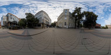 Bulgaristan 'ın Lovech kentindeki ana caddenin 360 manzarası