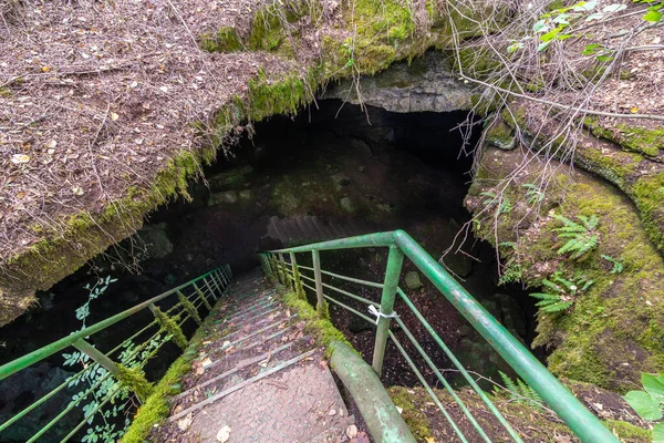 Cueva Stalbitsata Que Significa Escalera Con Agujero Techo Entre Cielo — Foto de Stock