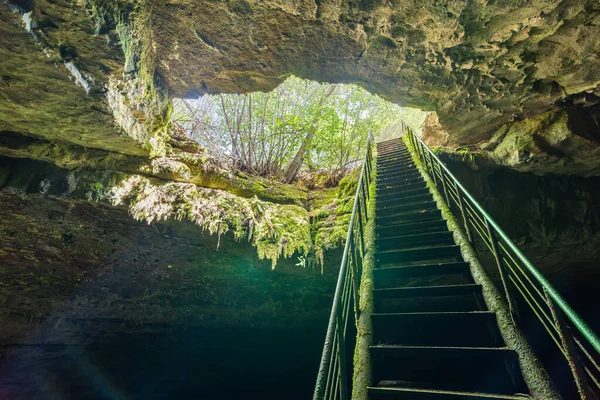 Stalbitsata Höhle Bedeutet Die Treppe Mit Einem Loch Der Decke — Stockfoto