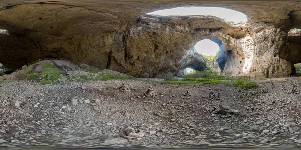 巨大的Devetashka洞穴的360幅全景 里面有惊人的生态系统 位于保加利亚Lovech市附近 — 图库照片