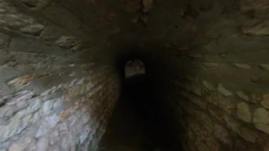Turkuaz suları ve yeşil yosunlarıyla muhteşem Krushunski şelaleleri. Bulgaristan 'ın Lovech kenti yakınlarında yer alıyor
