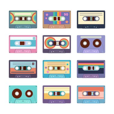 Beyaz arka planda izole edilmiş çeşitli eski ses kasetlerinin büyük bir koleksiyonu. Tasarım için renkli moda klip sanatı.