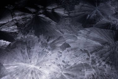 Buzlu desenlerle dekore edilmiş cam yüzey