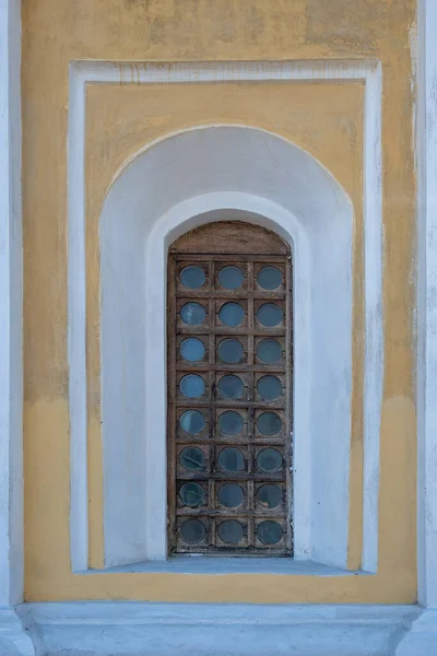 Staré Dřevěné Okno Zdi Kostela — Stock fotografie
