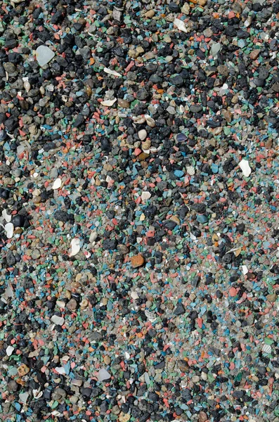 Sahildeki deniz renkli çakıl taşlarının arka planı