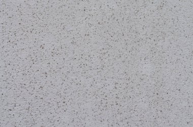 Siyah ve gri noktalarla süslenmiş beyaz duvar.