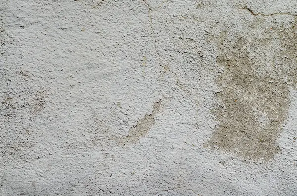 Çatlak ve lekeli gri beton duvar dokusu