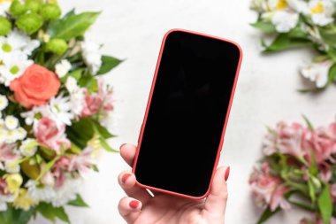 Çiçek siparişi ve teslimatı. Çeşitli çiçekler.