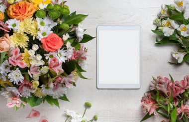 Çiçek siparişi ve teslimatı. Çeşitli çiçekler.