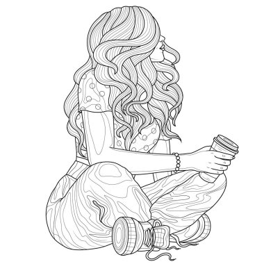 Oturan ve elinde kahve tutan bir kız. Çocuklar ve yetişkinler için boyama kitabı antistresi. Resimler beyaz arka planda izole edildi. Zen-karmaşası tarzı. El çizimi