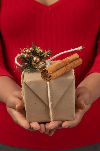 Hermosa Caja Regalo Decorada Con Cordón Adorno Objetos Elegantes Para — Foto de Stock