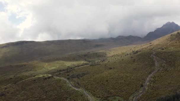 Perspektywa Krajobrazu Górskiego Polnymi Drogami Chmurami Ekwadorze Piękno Przyrody Bez — Wideo stockowe