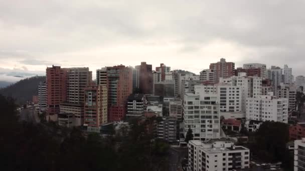 Αεροφωτογραφία Του Τοπίου Του Κίτο Εκουαδόρ Την Ημέρα Κέντρο Της — Αρχείο Βίντεο