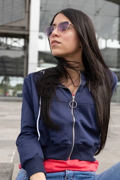 Young Latin Woman Long Straight Black Hair Wears Casual Jacket — Stockfoto