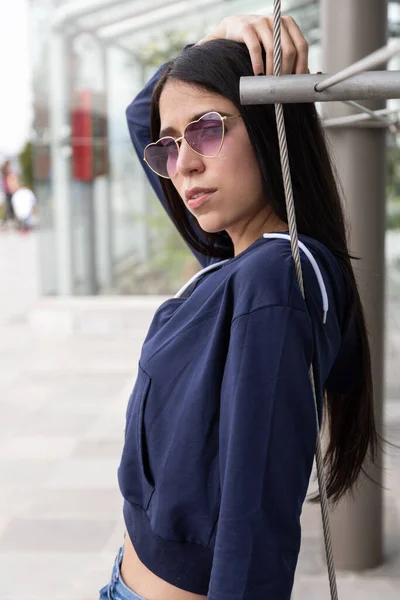 Lifestyle Young Latin Female Model Long Black Hair Posing Relaxed — Fotografia de Stock