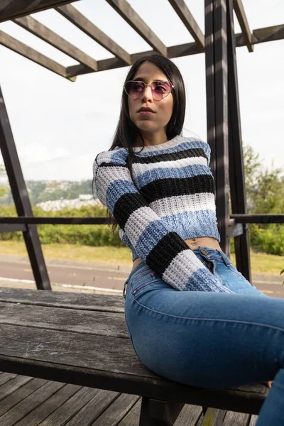 Beautiful Young Latin Female Model Sitting Black Straight Hair Wears — Stockfoto