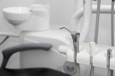 Diş muayenehanesine yaklaşım, su dağıtıcısı, tıbbi işler için profesyonel eşyalar, stüdyo