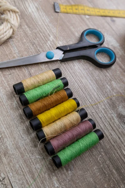 Work Table Sewing Threads Various Colors Scissors Work Tool Sewing — Stock Photo, Image