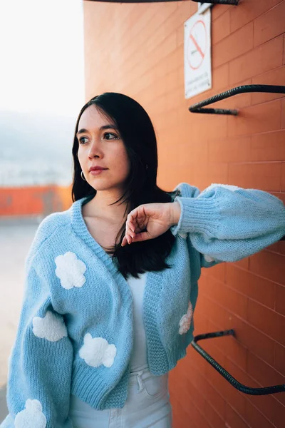 Beleza Natural Uma Jovem Mulher Latina Com Cabelo Preto Detalhes — Fotografia de Stock