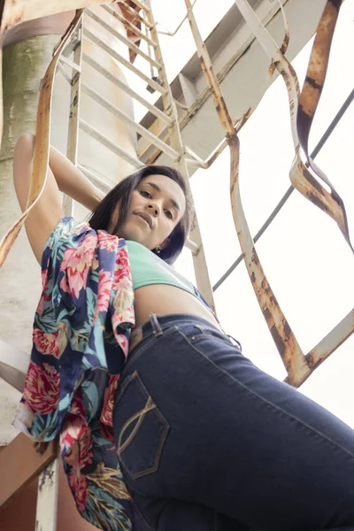 Beautiful Latin Young Woman Short Hair Using Colored Jeans Shirt — Stockfoto