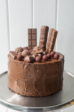 Çikolata ve şeker, doğum günü kutlaması yuvarlak şekilli güzel pasta, şekerleme.