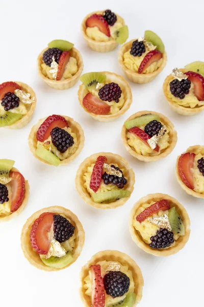Exquisite Cupcakes Mit Früchten Atelier Gourmetspeisen Gebäcktapeten Köstliche Vorspeisen Vom — Stockfoto