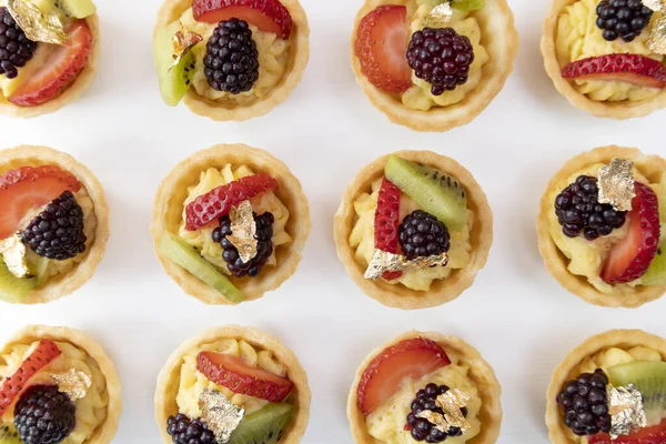 Παραγγείλατε Γλυκά Ορεκτικά Υπηρεσίες Catering Κέικ Φρούτα Στο Στούντιο Νόστιμα — Φωτογραφία Αρχείου