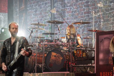 Judas Priest, 19 Eylül 2021 'de Detroit Michigan' daki Fox Tiyatrosu 'nda 50 yıllık Metal Tur sırasında sahneleniyor.