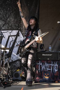 Twiztid, 9-18-2021 'de Rob Zombie için özel konuk olarak Riff Fest' te canlı performans sergiliyor.