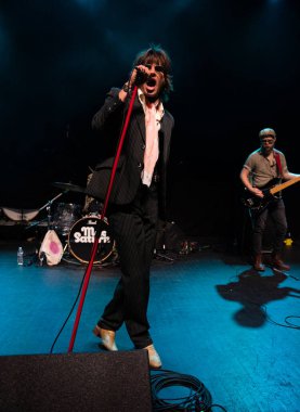 Mac Saturn Detroit, Michigan 'da Rival Sons' ın özel konuğu olarak hayranları için canlı performans sergiliyor.