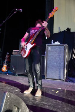 Candlebox 9-18-2021 'de Rob Zombie için özel konuk olarak Riff Fest 2021' de canlı performans sergiliyor.