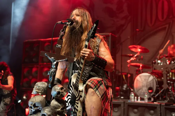 Black Label Society Detroit Fillmore, Michigan 'da 11-14-2021' de Detroit Chapter 'da sahne almaktadır.