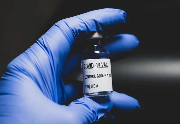 Mão Luva Látex Está Segurando Frasco Vacina Covid — Fotografia de Stock