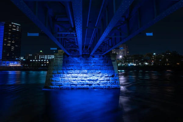 Grand Rapids Michigan Usa October 2020 Blue Bridge Downtown Grand — Stock Photo, Image