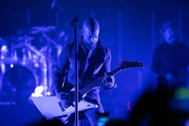 Kızı Royal Oak Music Theater 'da sahne alır. Royal Oak, Michigan' da. Özel konuk Tremonti ve Lyell ile birlikte.