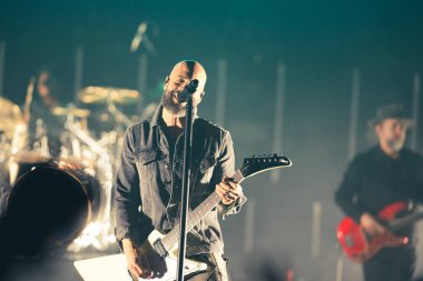 Kızı Royal Oak Music Theater 'da sahne alır. Royal Oak, Michigan' da. Özel konuk Tremonti ve Lyell ile birlikte.