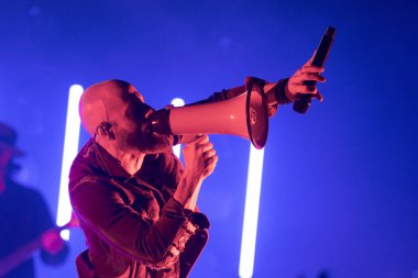 Kızı Royal Oak Music Theater 'da sahne alır. Royal Oak, Michigan' da. Özel konuk Tremonti ve Lyell ile birlikte.