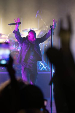 Kızı Royal Oak Music Theater 'da sahne alır. Royal Oak, Michigan' da. Özel konuk Tremonti ve Lyell ile birlikte.